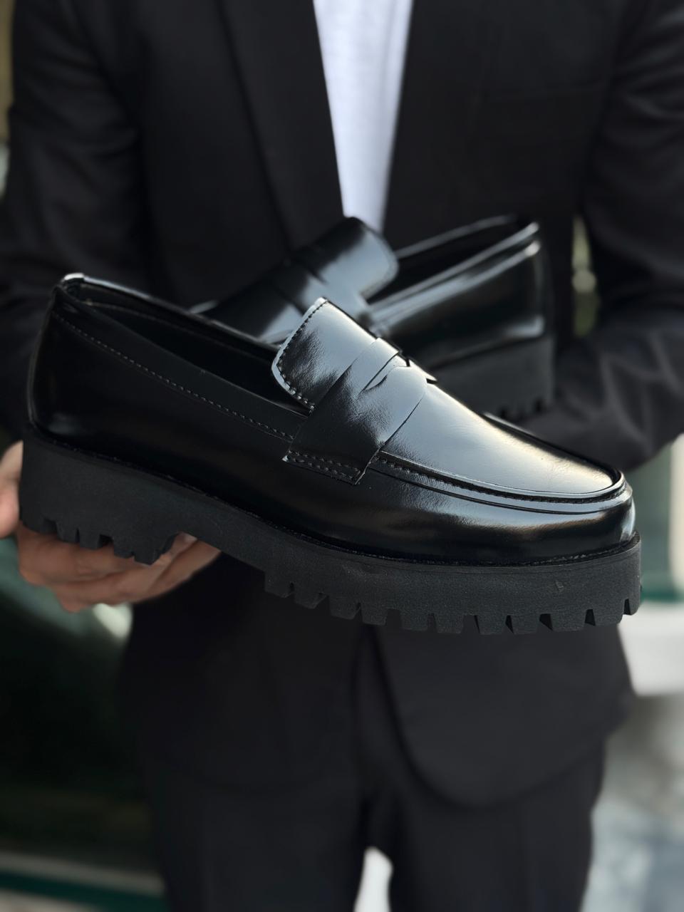 BLACK CHUNKY PENNY LOAFERS – CLASSIC & STYLISH